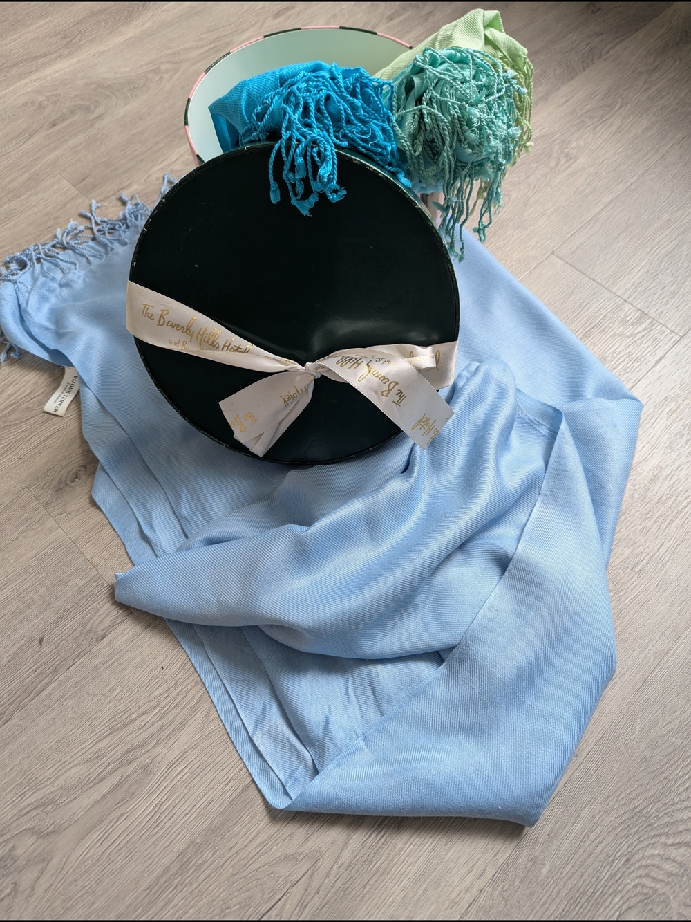 Bijoux Terner For Beverly Hills Hotel & Bungalows Scarf Gift Set in Hat Box